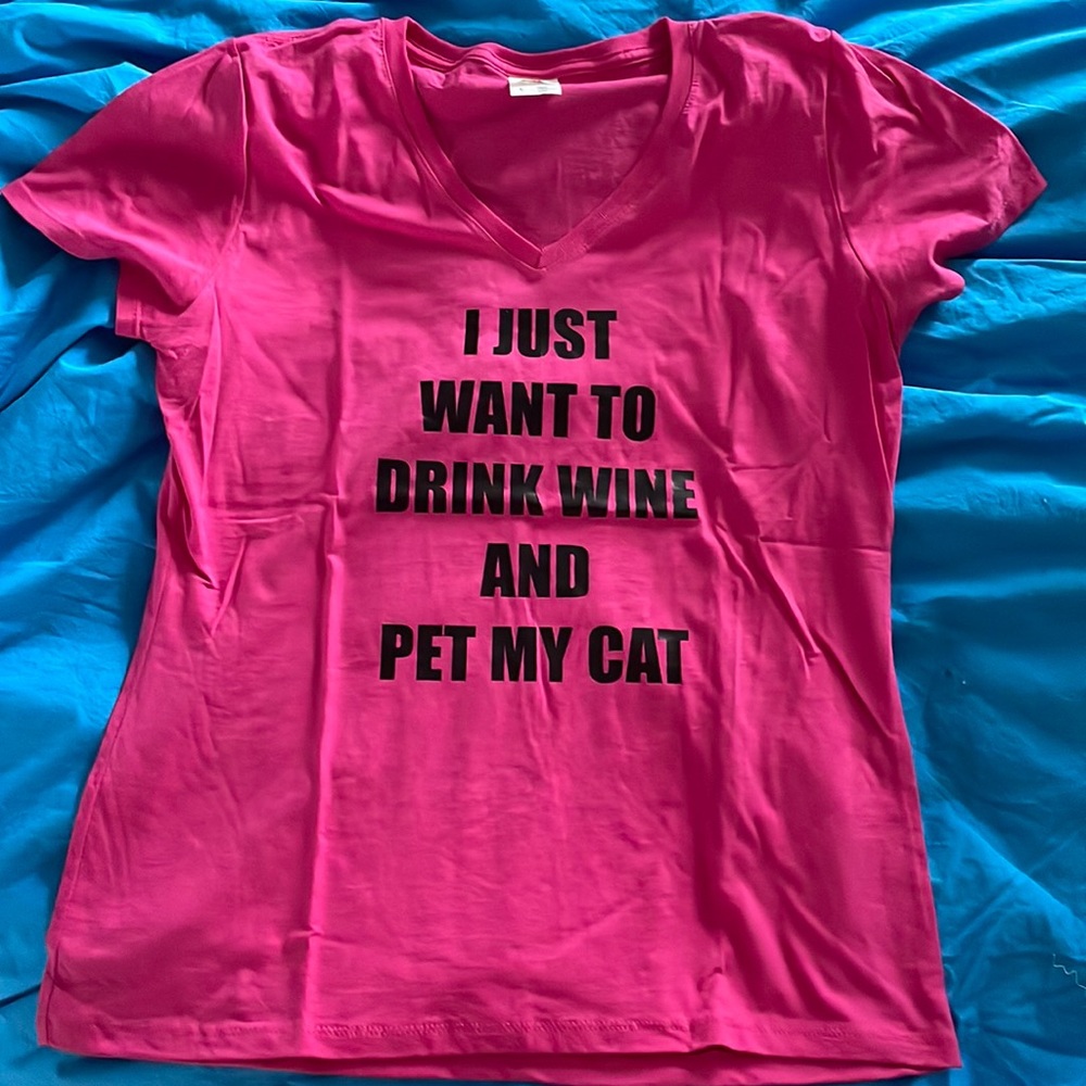V neck Tee 🐱
